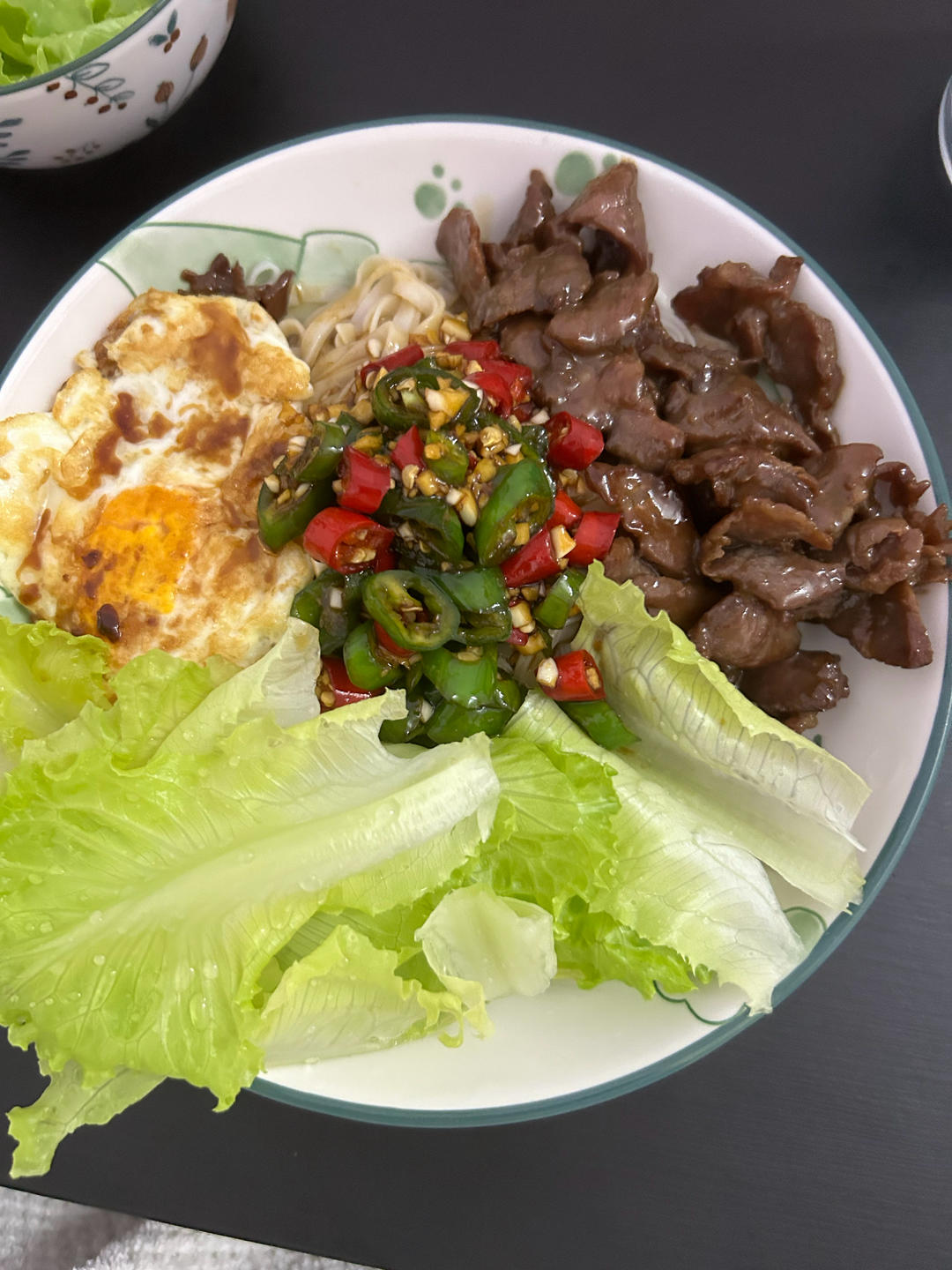 生菜牛肉拌饭