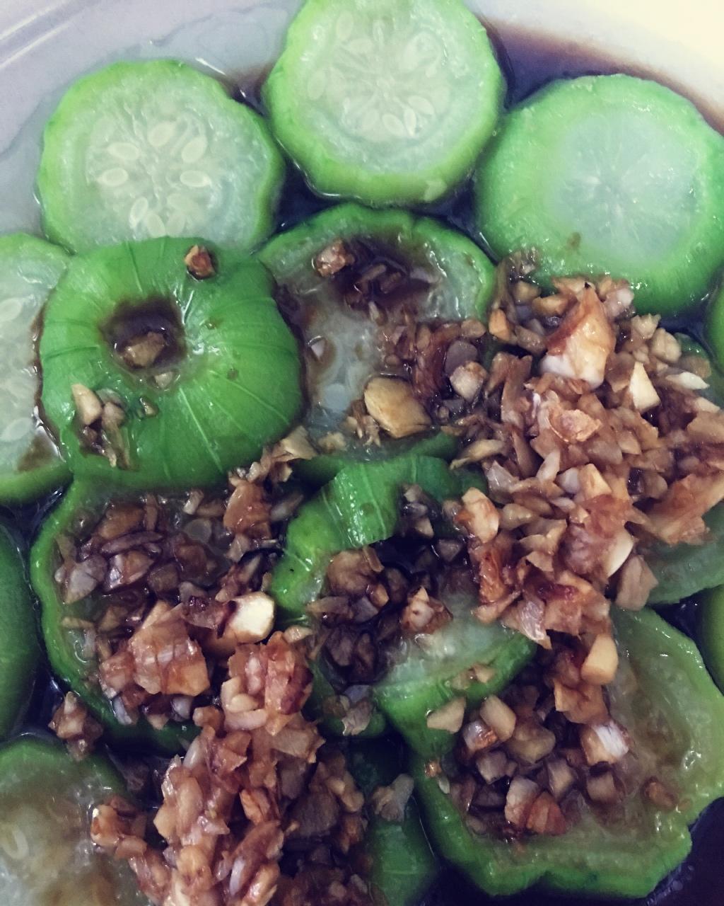 只需要五分钟就可以的美味蒜蓉蒸丝瓜