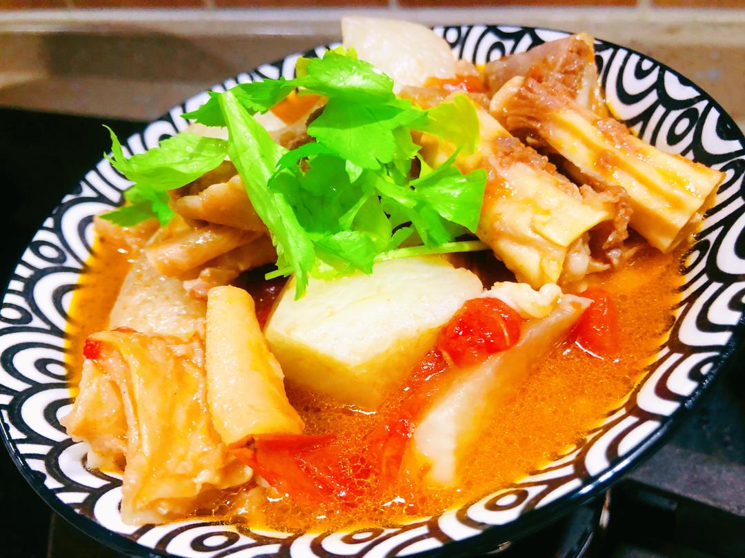 番茄萝卜牛腩汤的做法