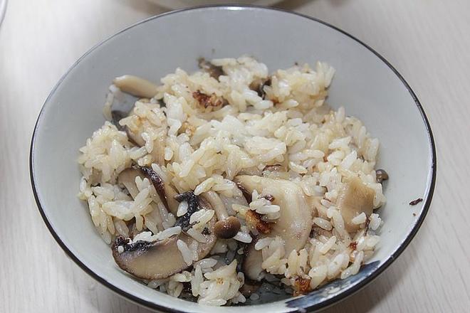 菌菇焖饭的做法