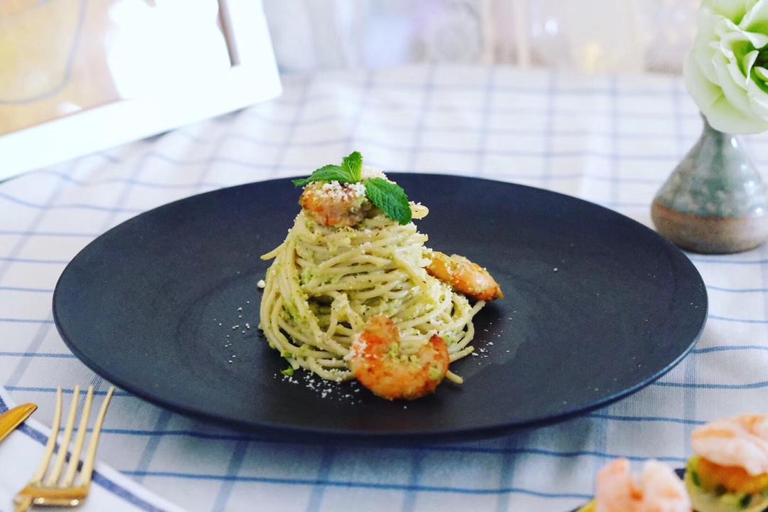 【一颗牛油果的新吃法】夏日清新牛油果意面 | 热情缤纷的牛油果薯片沙拉