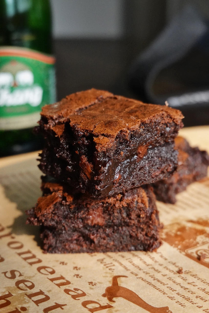 美国名店最受欢迎的酥皮软心布朗尼配方：软糖口感，酥皮脆壳Fudgy Brownies