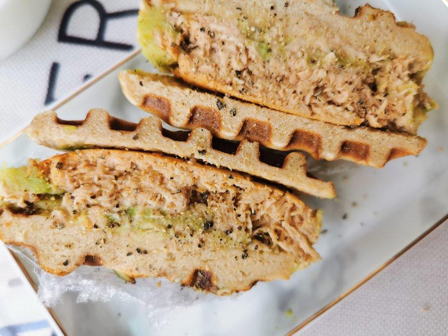 万能面包机-装着一只不粘锅的烤箱