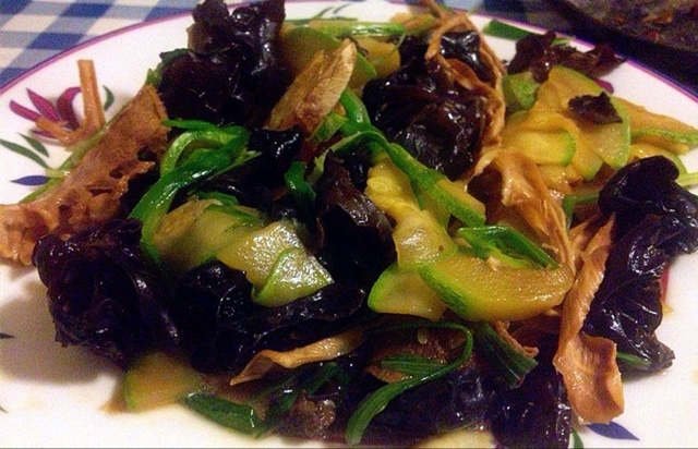 黑木耳炒腐竹
