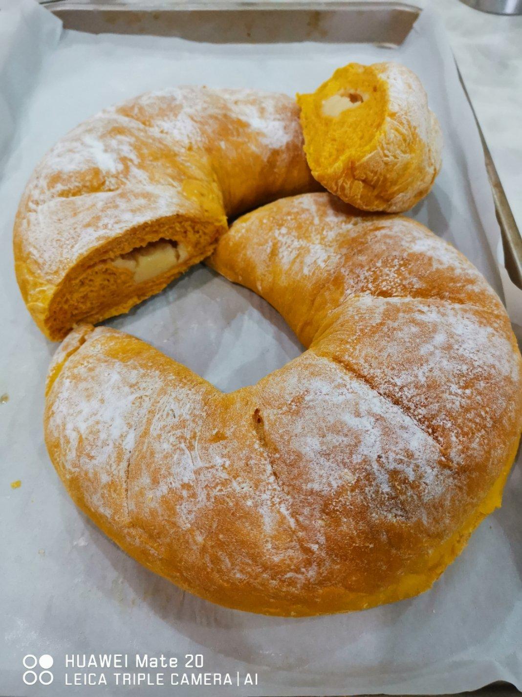 好吃到疯的南瓜奶酪软欧包