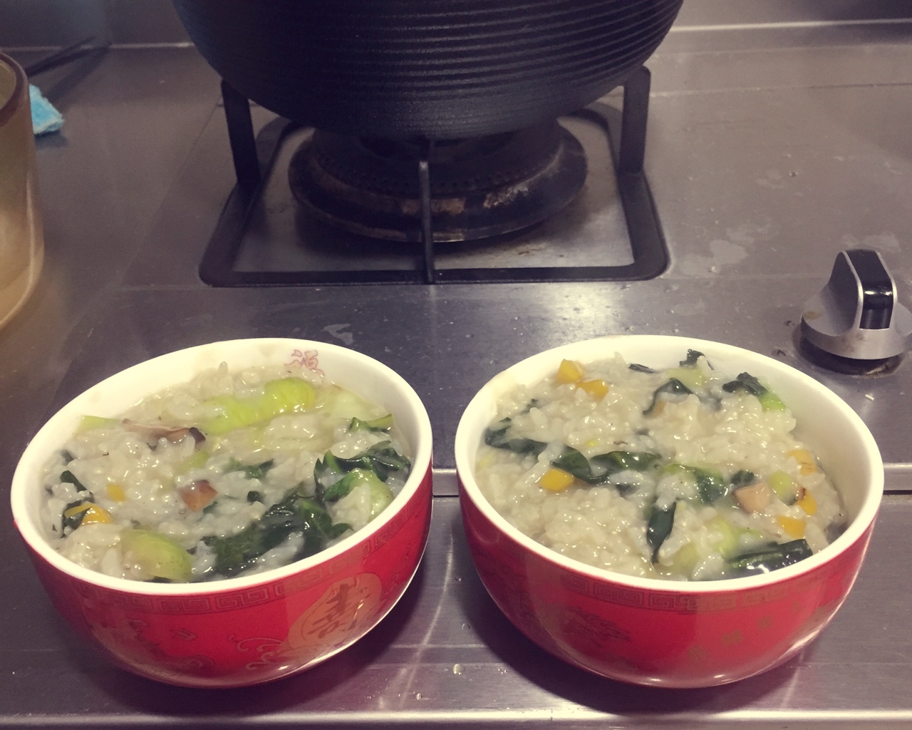 用两种锅煮的菜粥的做法