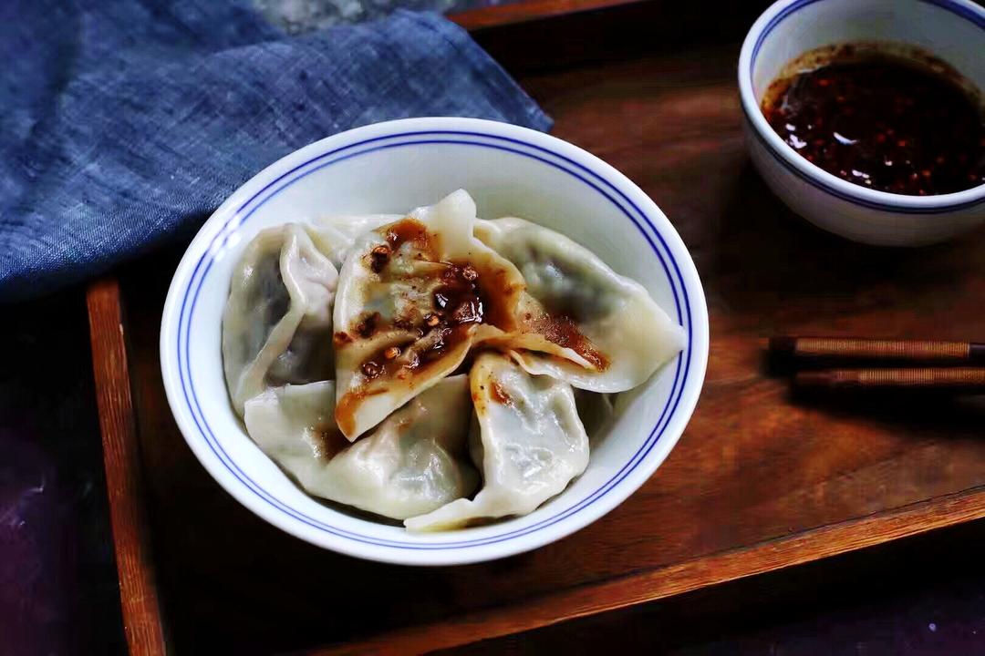 《韭菜猪肉馅水饺》的做法