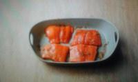 芝麻香煎三文鱼配小白菜的做法 步骤2