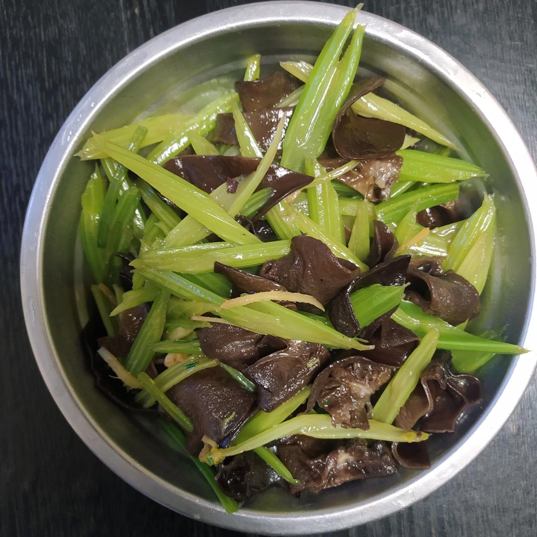 清炒芹菜木耳