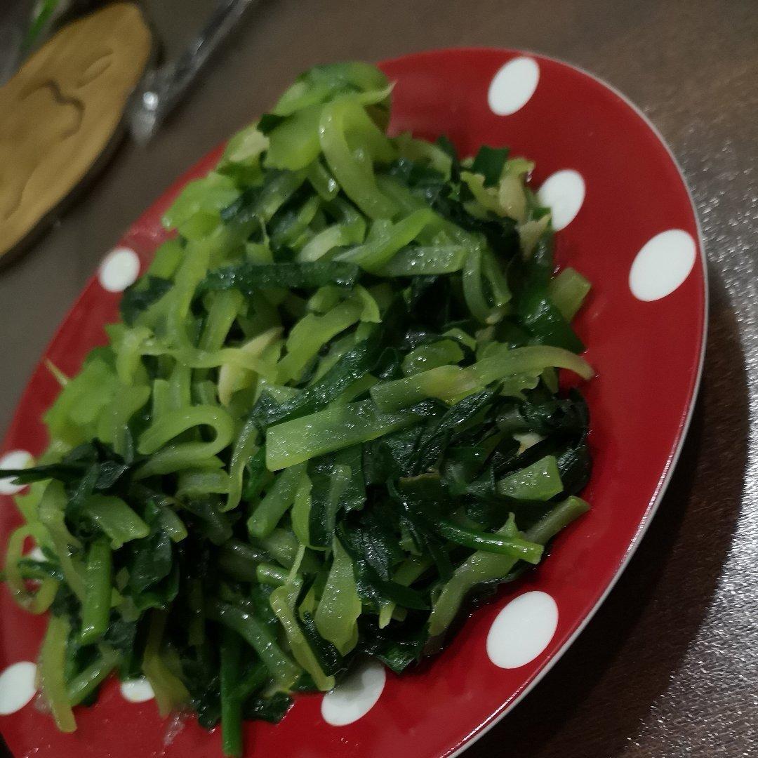 莴笋丝炒韭菜