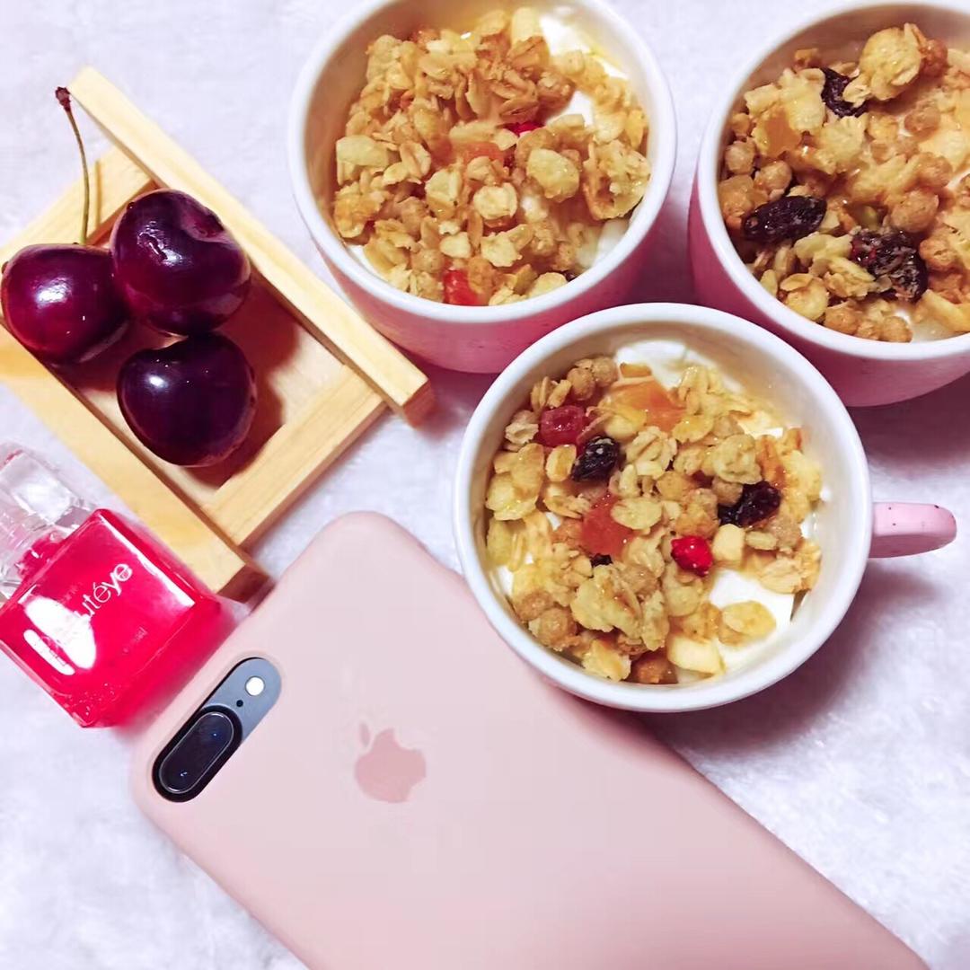 超简单的营养早餐--酸奶麦片