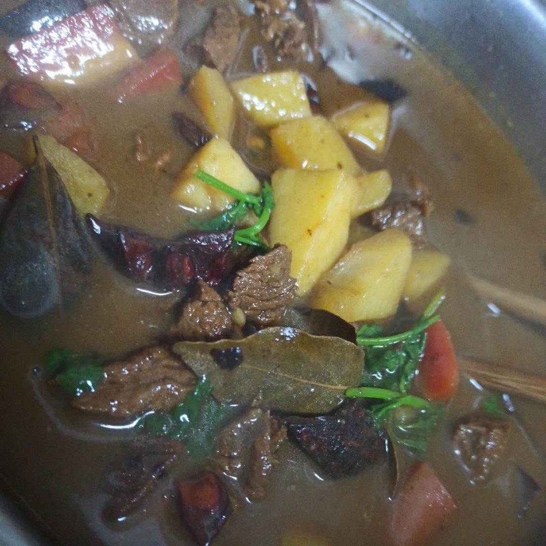 土豆焖牛腩