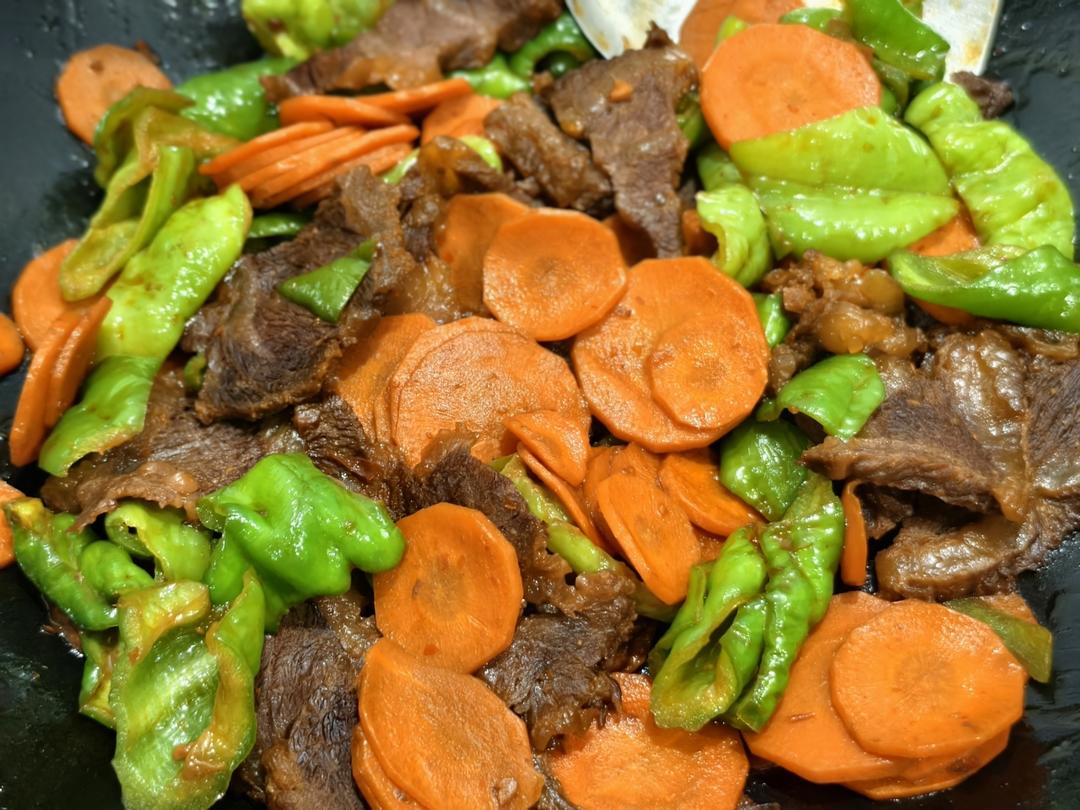 胡萝卜青椒炒卤牛肉