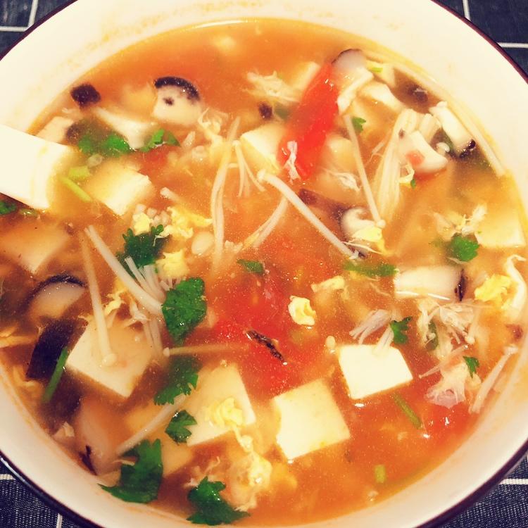 西红柿菌菇豆腐汤