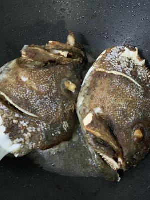 湘味煮鱼头，紫苏不能少的做法 步骤5