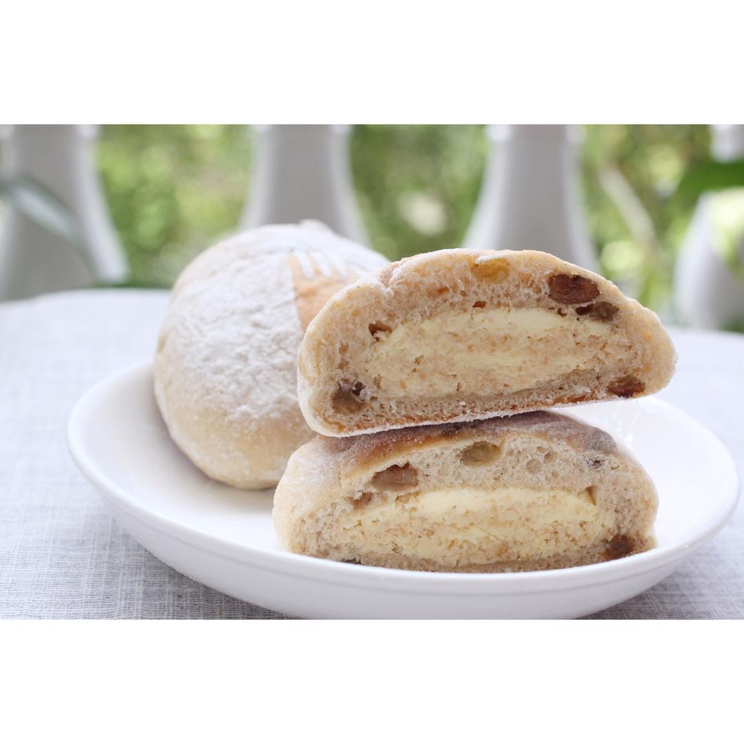 全麦蔓越莓核桃乳酪三角软欧包