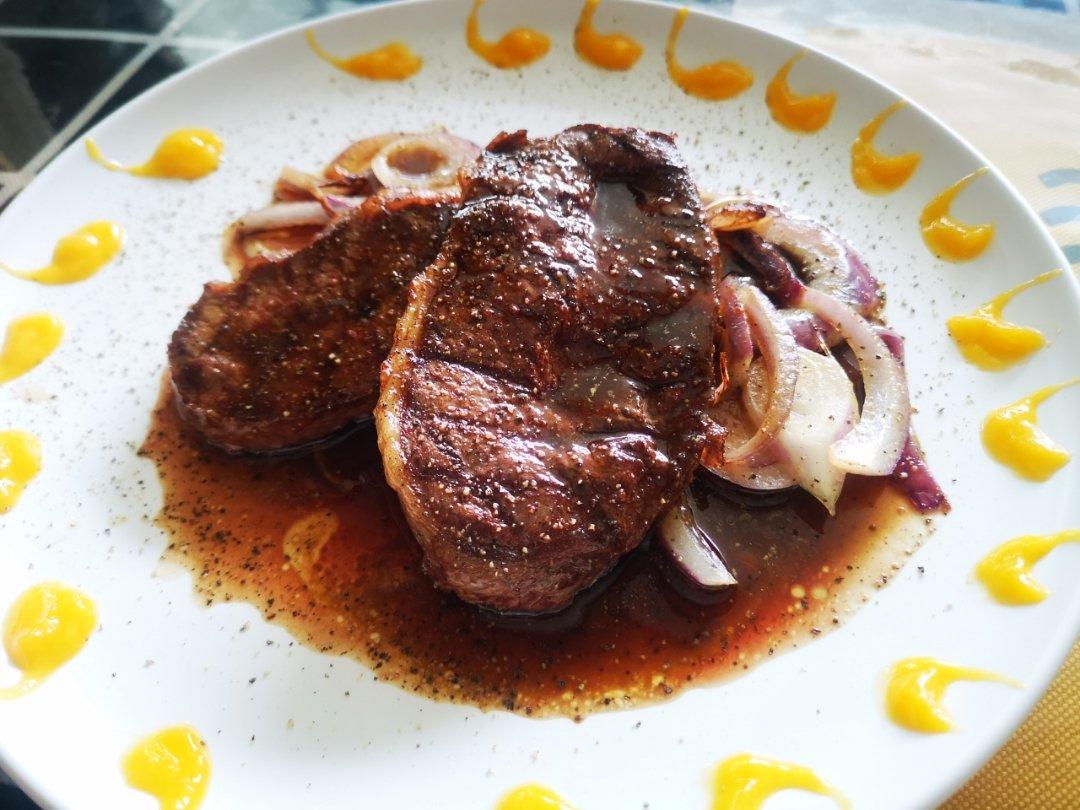 煎牛排不老的诀窍(无需烤箱)