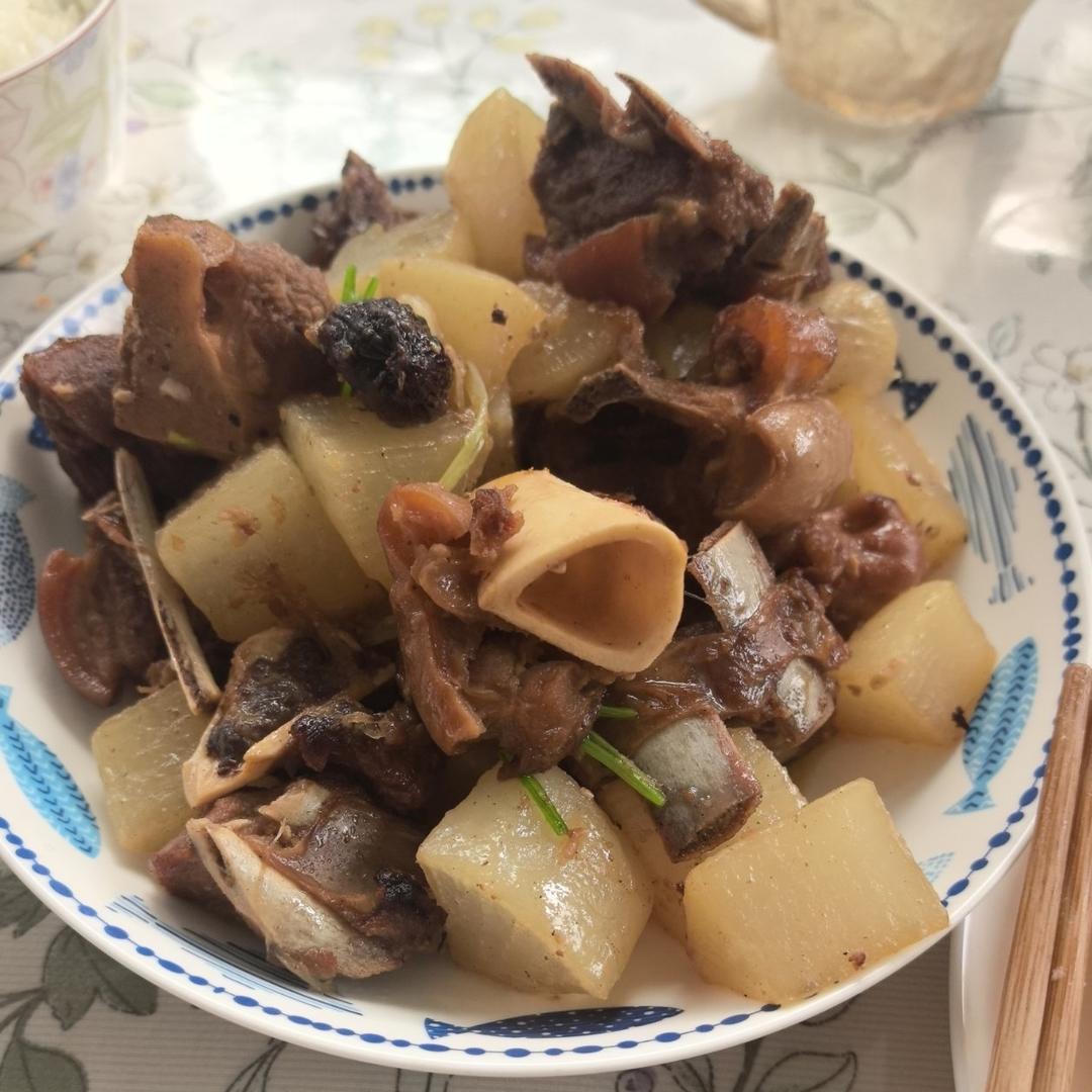 羊肉炖白萝卜