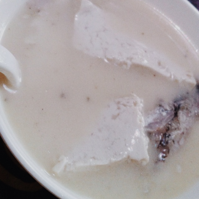 鲫鱼头豆腐汤