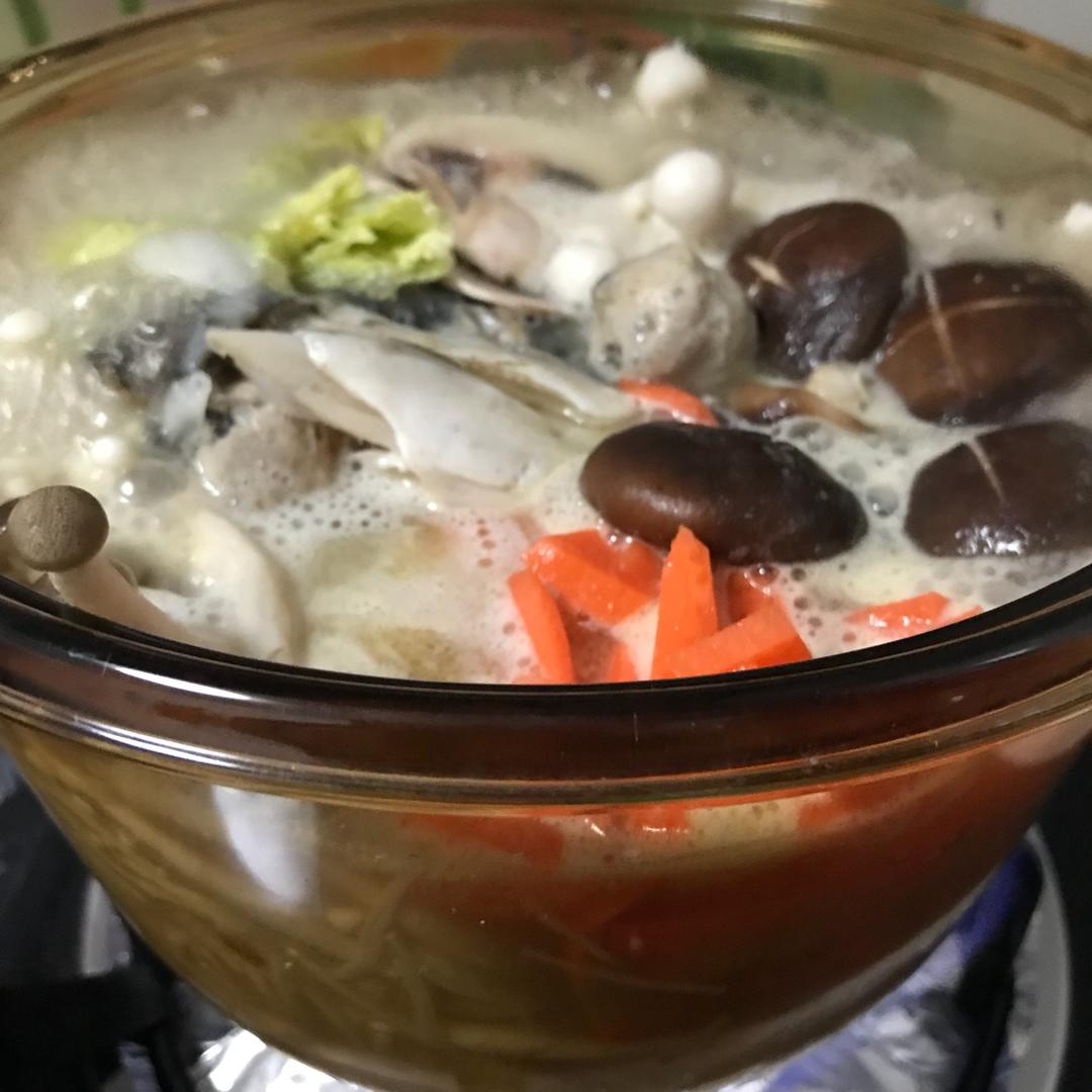 三文鱼头菌菇汤