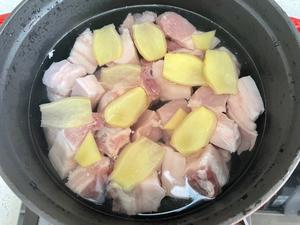 #疫情菜谱#胡萝卜炖肉（铸铁锅版）的做法 步骤2