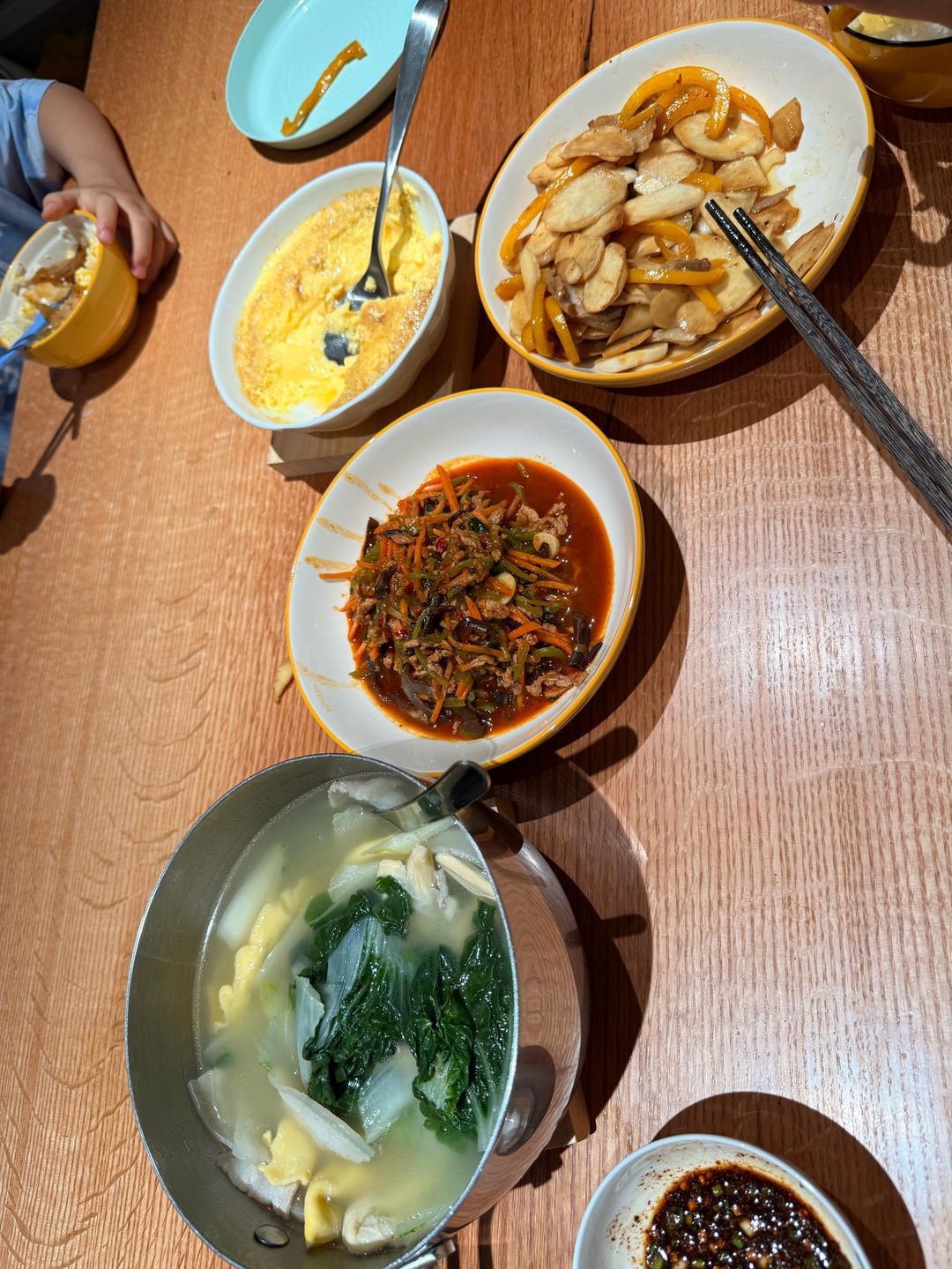 五花肉炒茭白