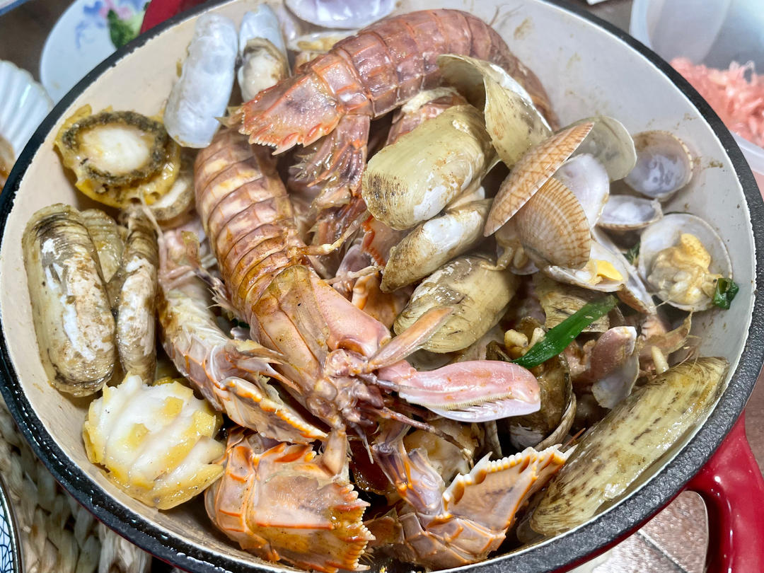 不用一滴水的「盐焗海鲜」