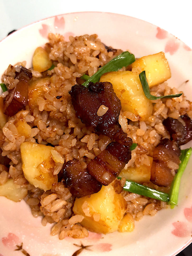 腊肉土豆炒饭