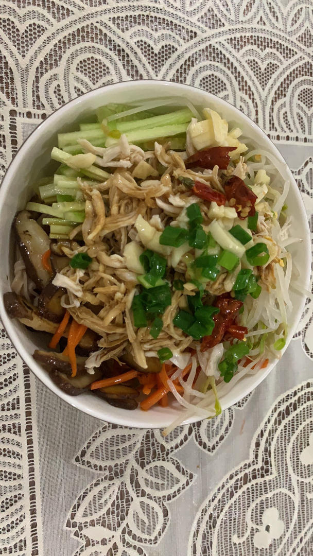 鸡丝凉面（荞麦面）