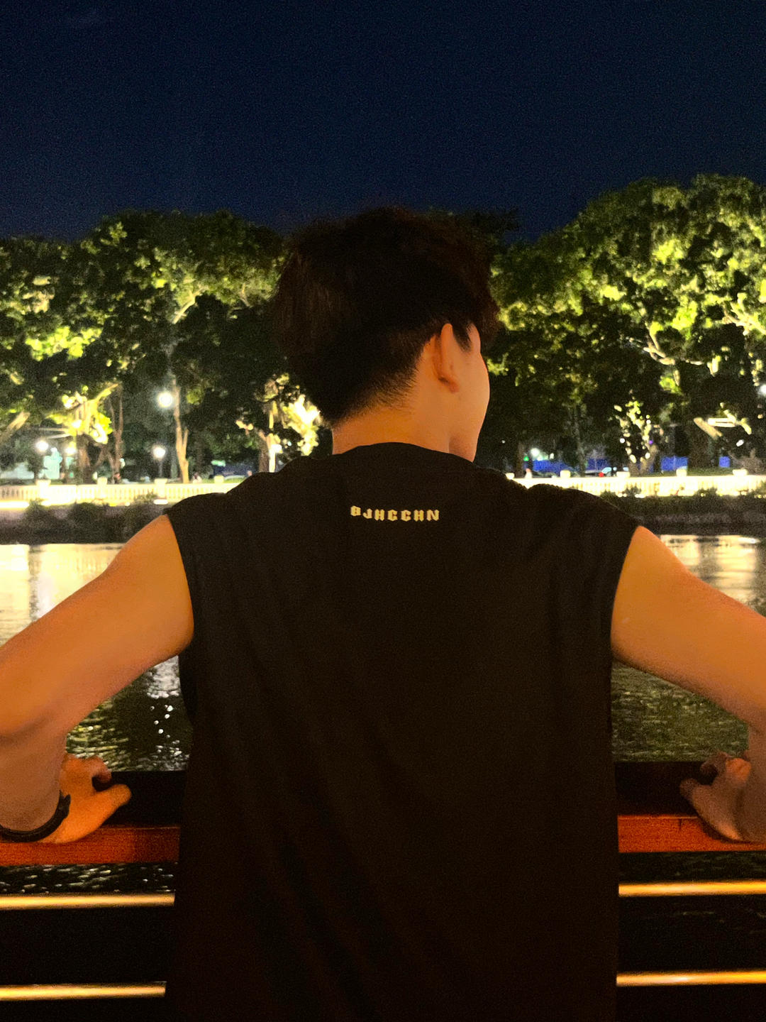 爱吃海鲜的小黄狗