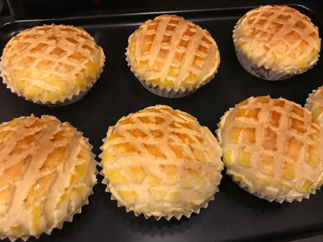 好吃到炸裂的港式菠萝包（附带制作酥皮的小视频）
