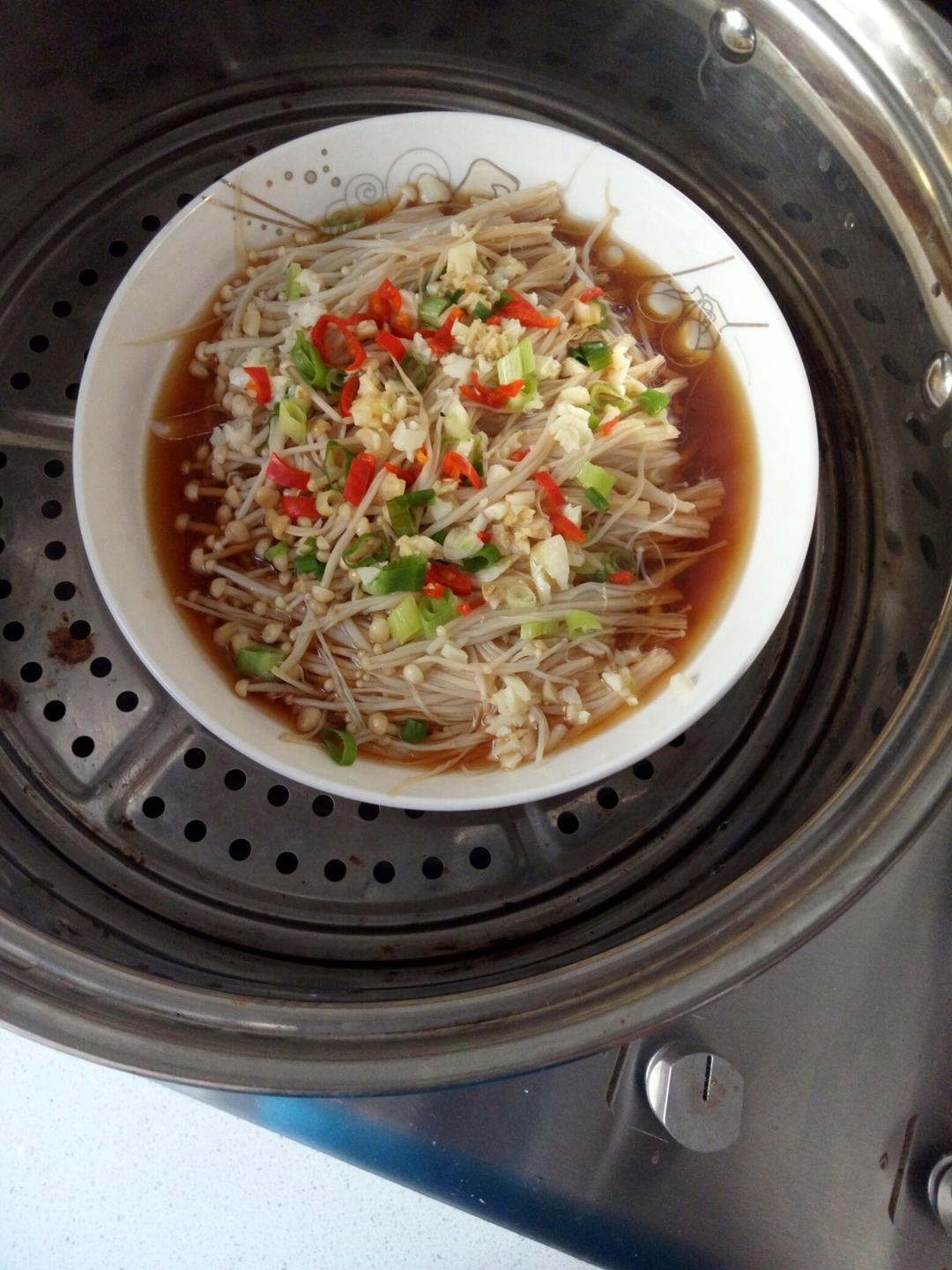 葱油金针菇——10分钟快手菜，你绝对不能错过的美味~