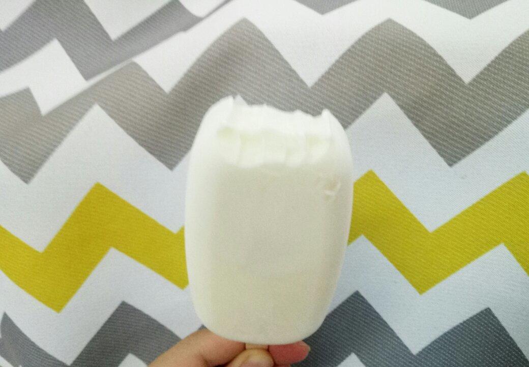 消耗淡奶油的牛奶雪糕