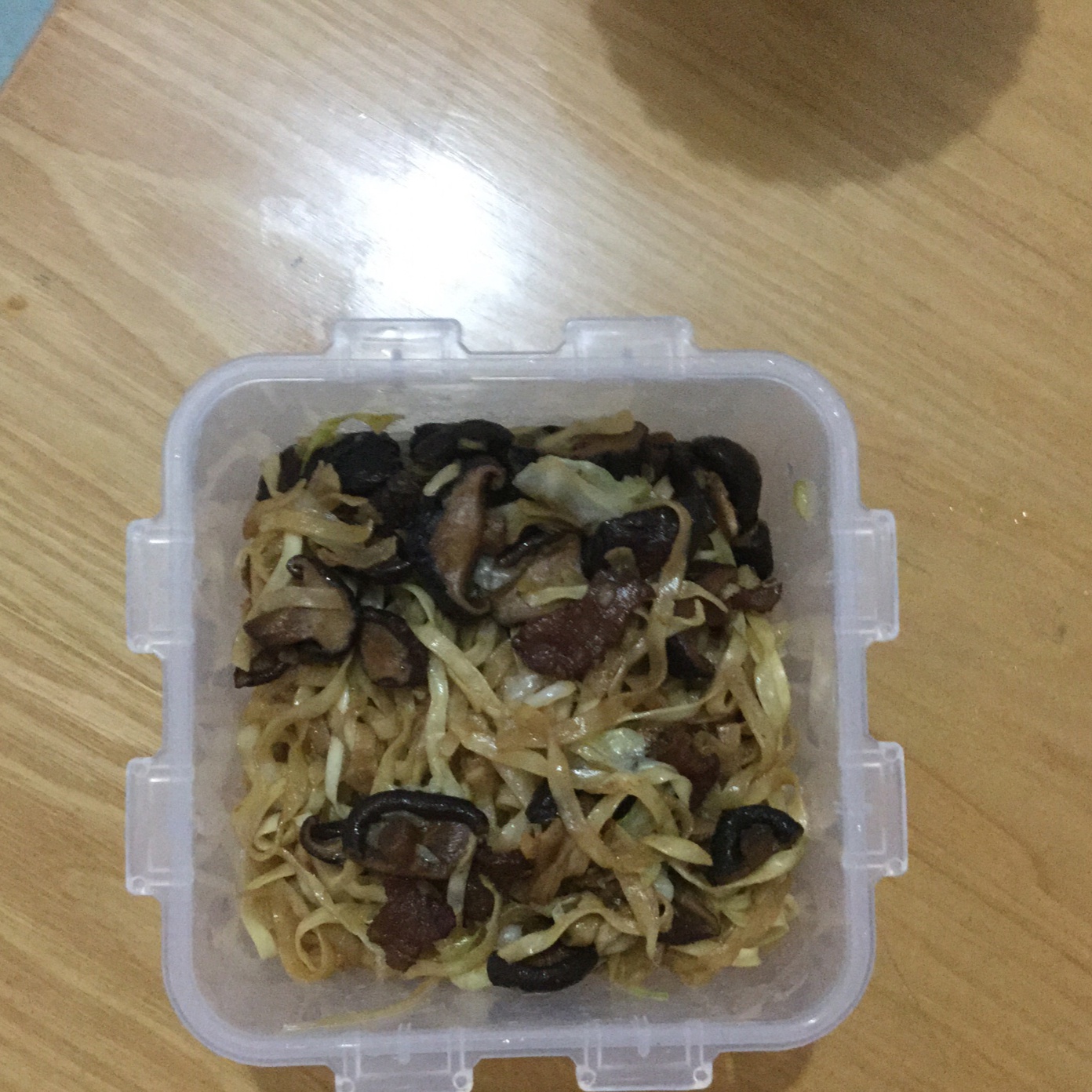 五花肉豆角土豆焖面