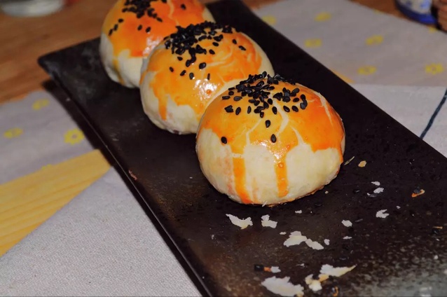 自制栗蓉蛋黄酥