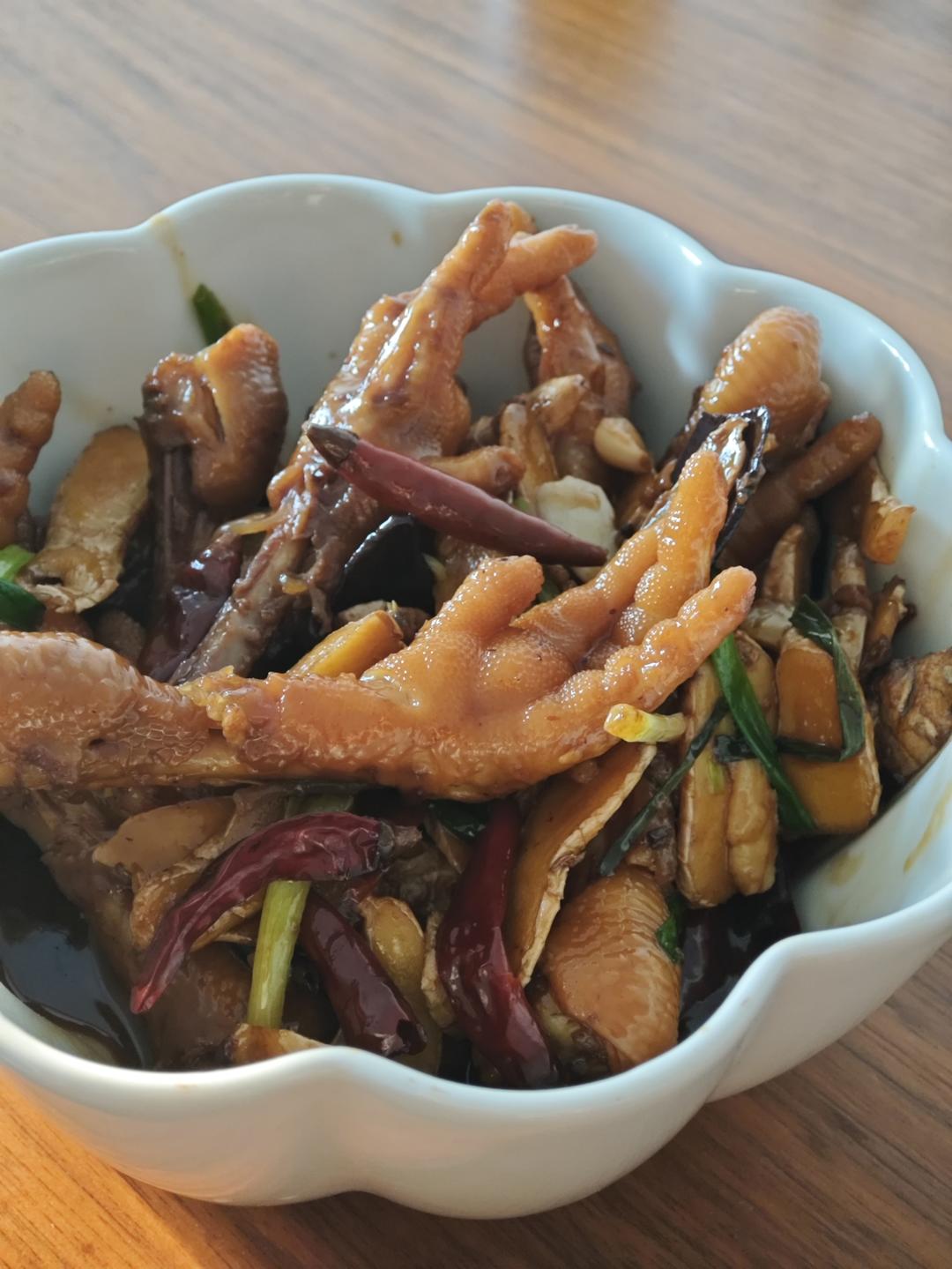 家庭湘菜姜辣鸡爪姜辣凤爪，非常适合新手做的风味鸡爪，软糯入味逼格高