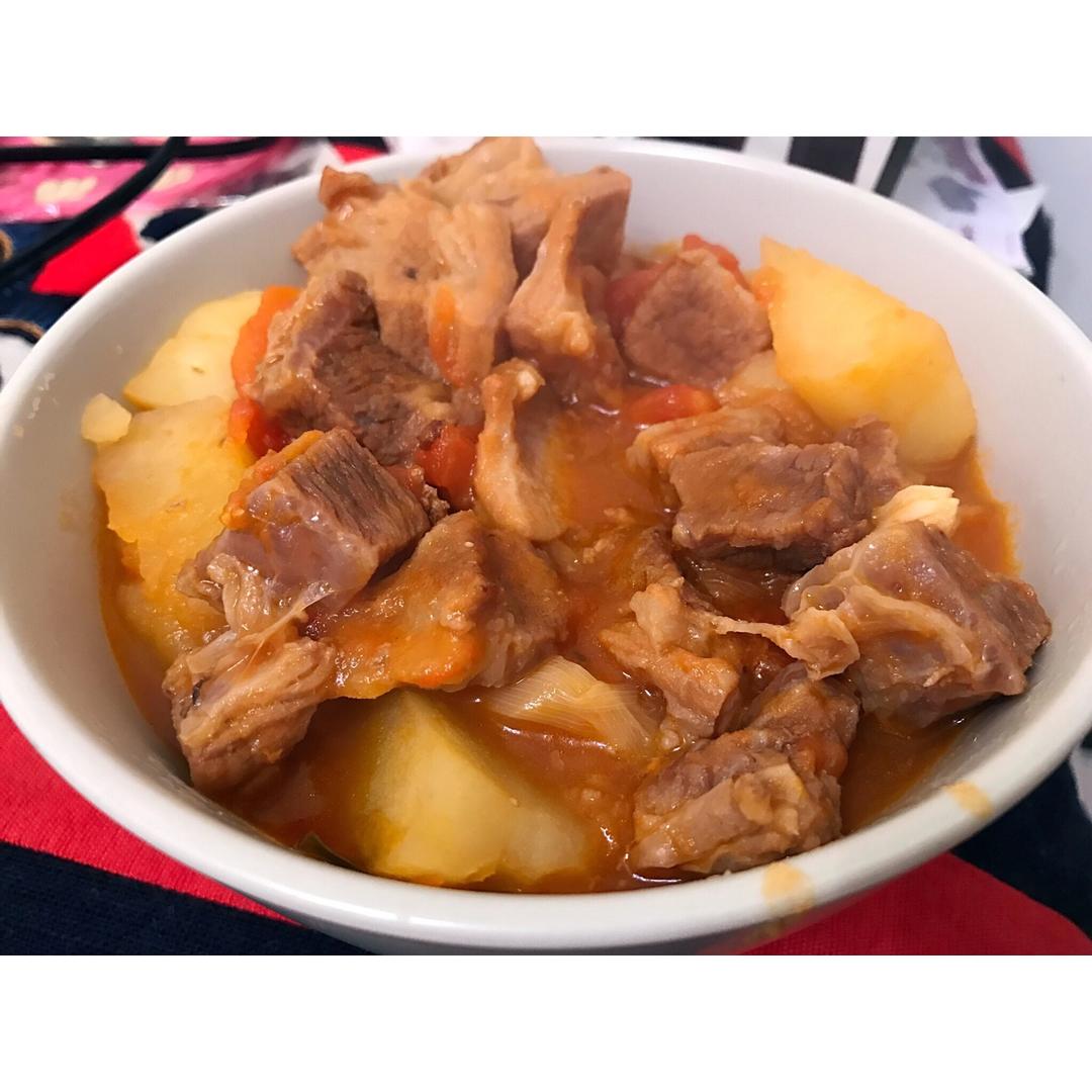 西红柿牛腩土豆