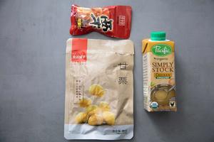 南瓜栗子鸡汤丨健康·三餐的做法 步骤4