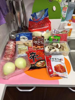 韩式泡菜芝士火锅（部队锅）的做法 步骤1