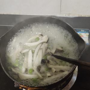 杏鲍菇青豌豆肉末的做法 步骤3