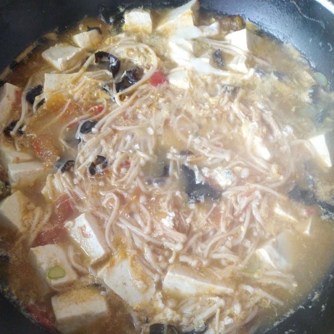 西红柿菌菇豆腐汤