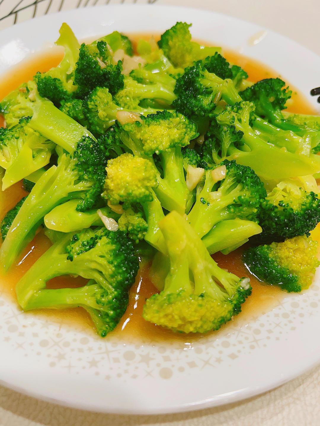 好吃到爆的耗油蒜蓉西兰花(从不修图，喜欢请关注)