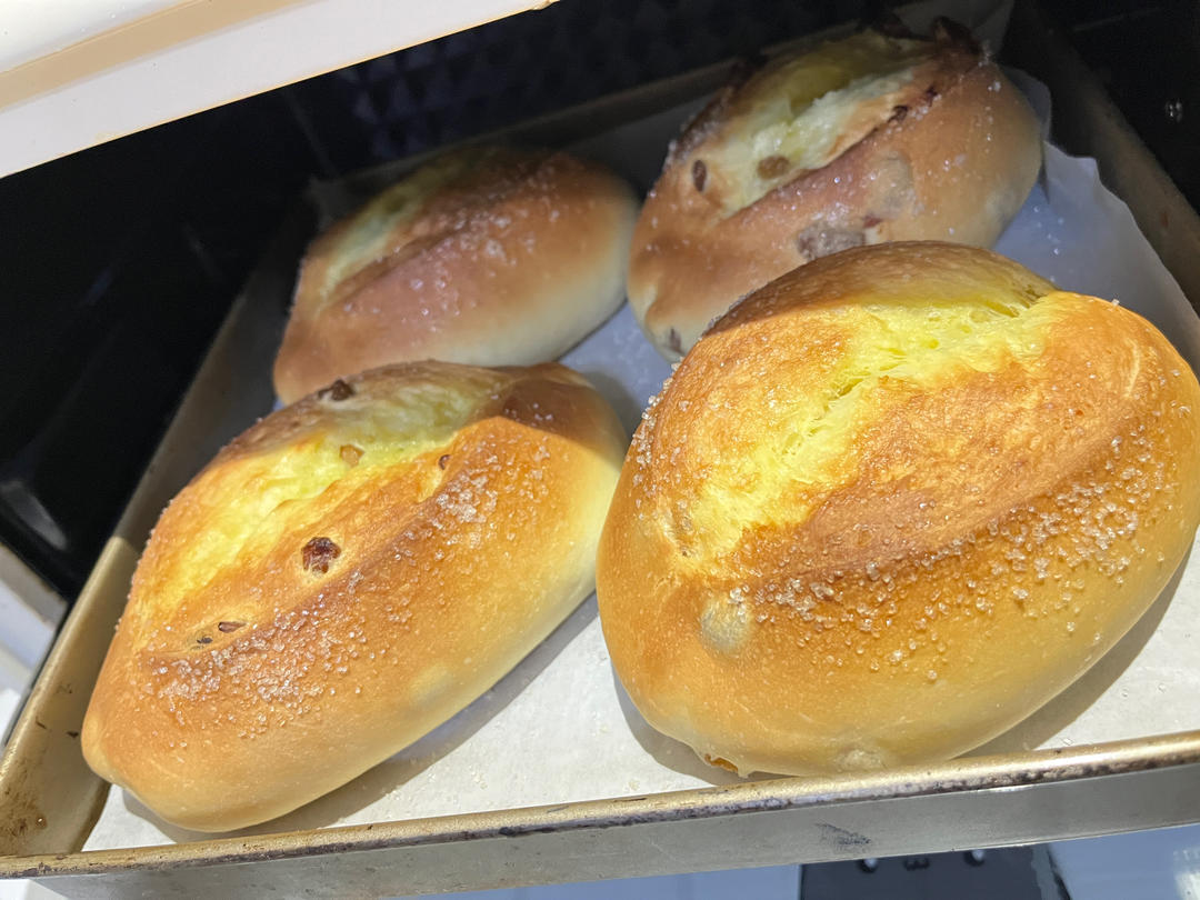 葡萄软欧（仿原麦山丘）Milk flavored bread filled with raisins and butter