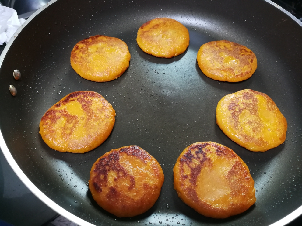 奶香红薯饼（香糯适口）的做法