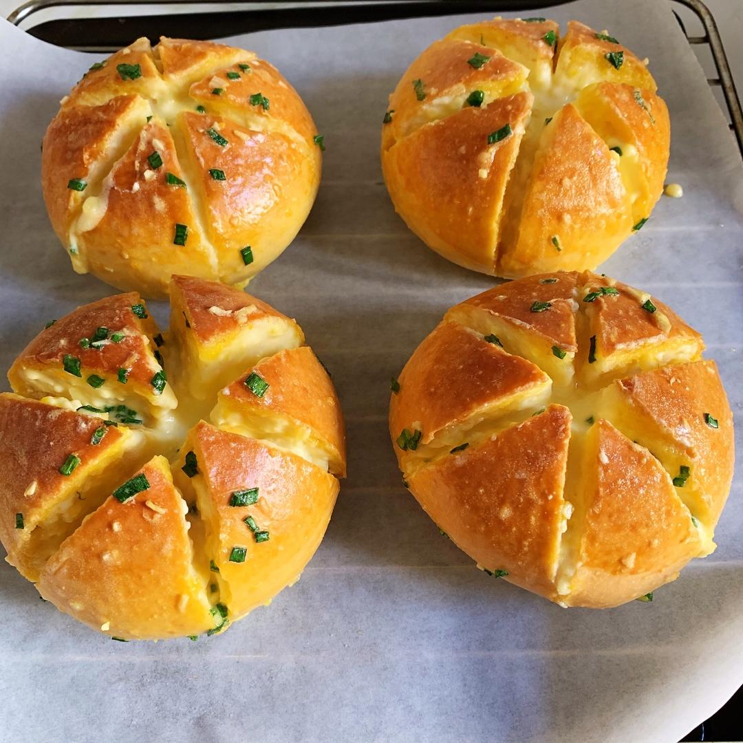 一款从韩国红到全世界的蒜香奶酪包