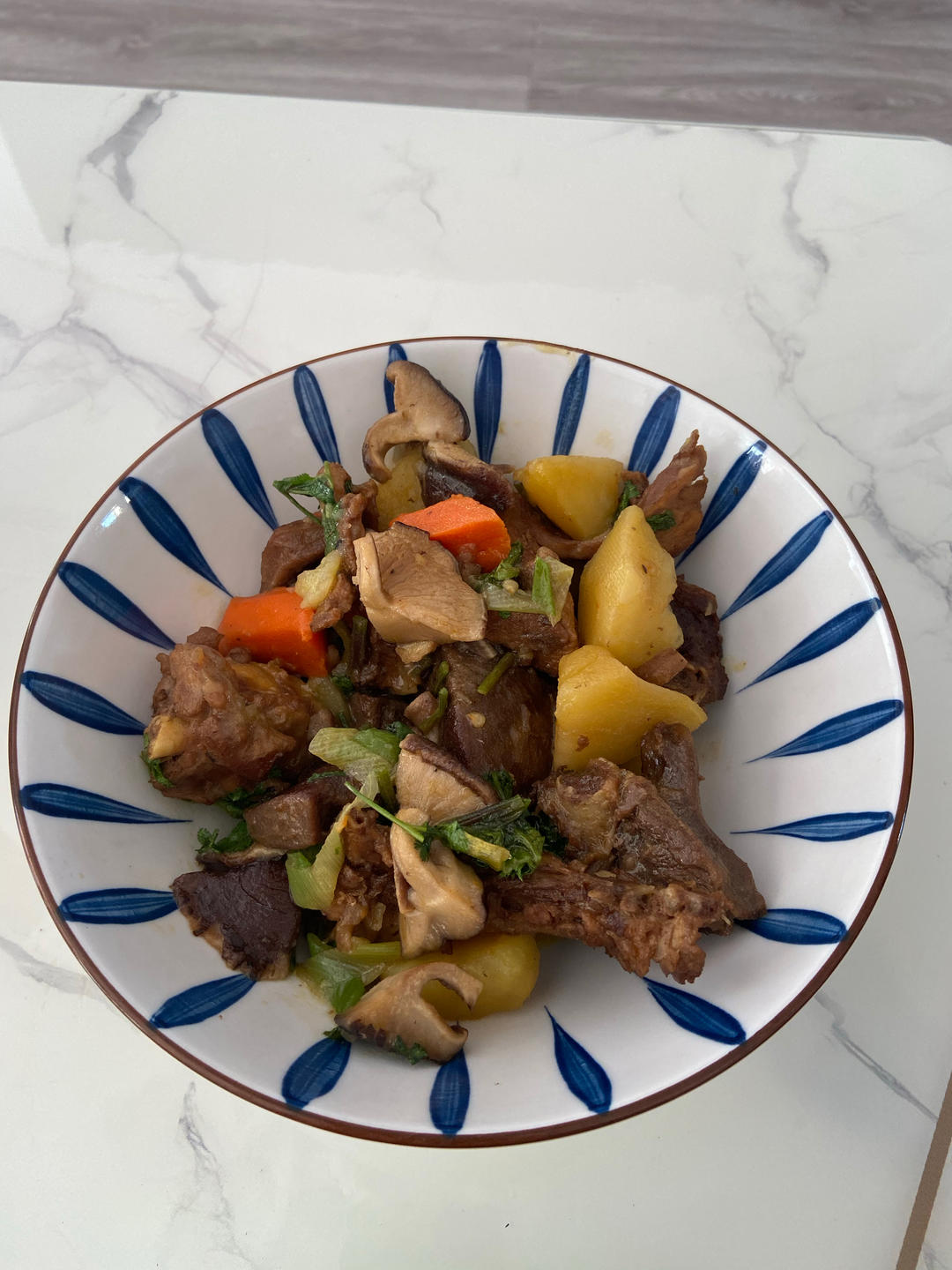 鸡肉炖土豆