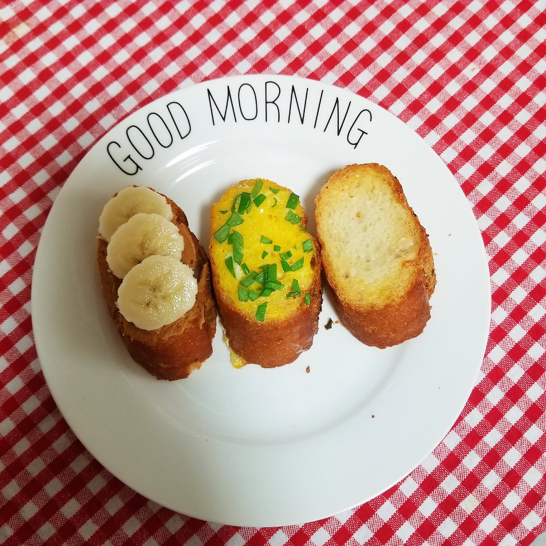 最具幸福感的完美早餐 蒜香法棍切片