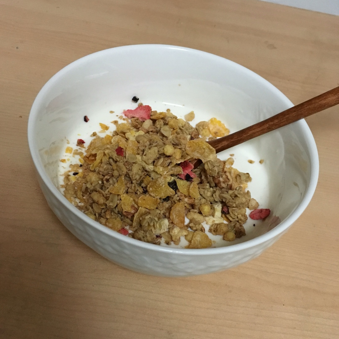 家乐氏谷兰诺拉 水果酸奶杯