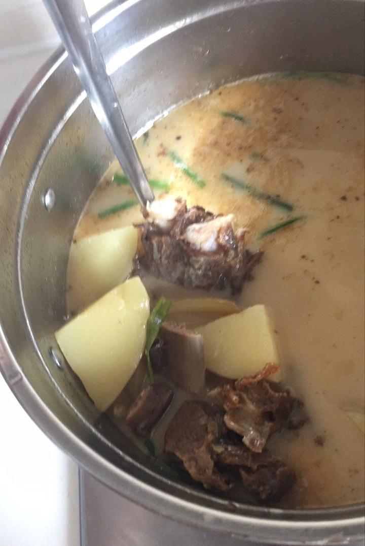 土豆炖腊排骨