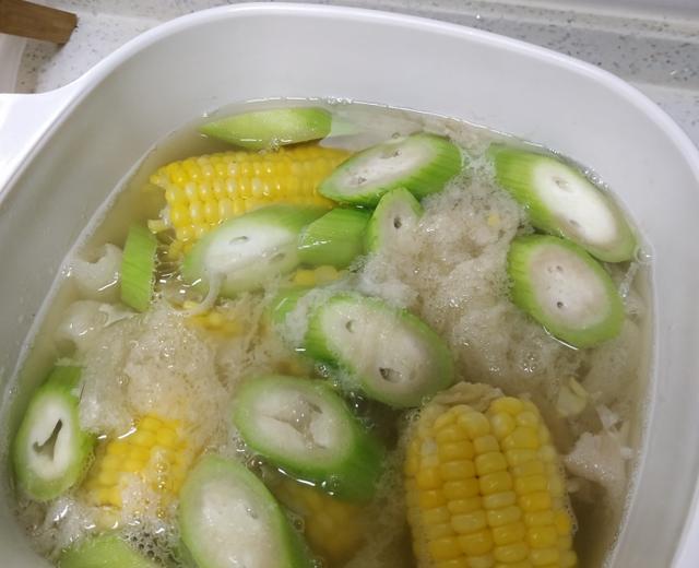 干贝丝瓜竹荪汤的做法